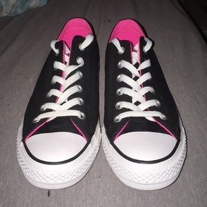 Women’s converse size 9